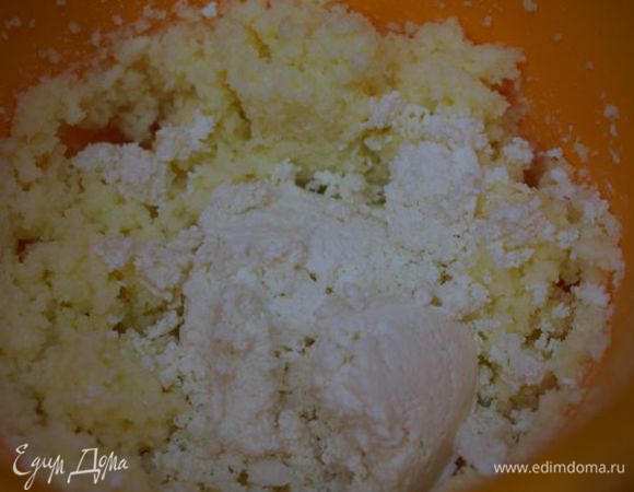 Смешать с маслом.