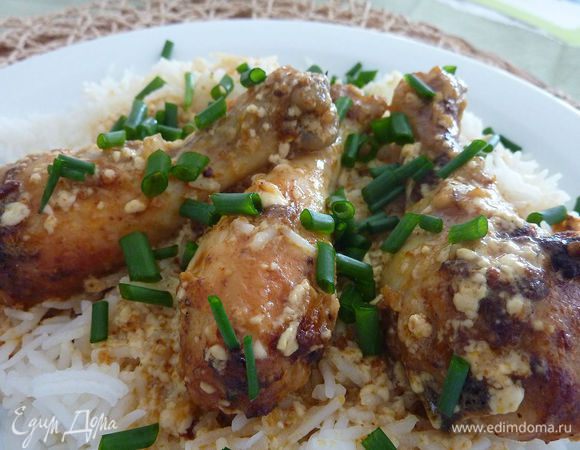 Рекомендую попробовать  курицу по рецепту Натали М - Курица с чесноком и паприкой в сливках 
http://www.edimdoma.ru/retsepty/64787-kuritsa-s-chesnokom-i-paprikoy-v-slivkah
Очень вкусно и сочно ! 