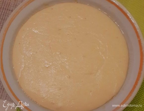 Вот так оно поднялось за 2 часа. Оно на ощуп было воздушным и мягким. Опять смазала руки маслом , начала его делить на 5 частей.