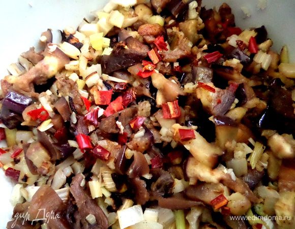 Отправить тоже ко всем овощам в кастрюлю.