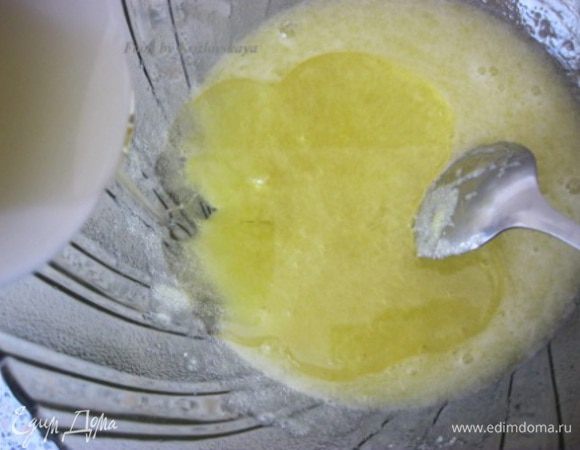 Добавить растительное масло. 