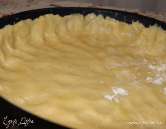 Тесто выложить в форму, отправить в холодильник еще на 15 минут.