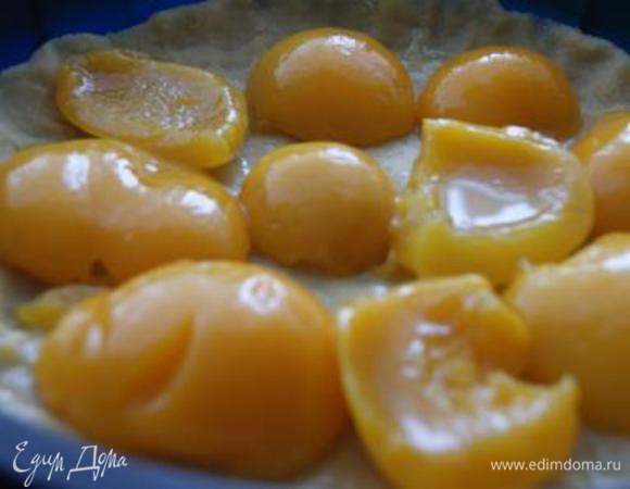 На основу выложить персики.