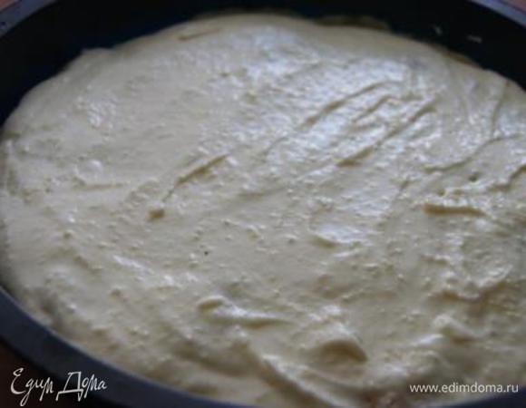 Аккуратно выложить франжипан.