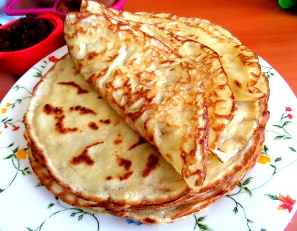 Печём любые блинчики! Я последнее время увлеклась французскими крепами,только увеличила в 1,5 раза тесто. Рецепт здесь: http://www.edimdoma.ru/retsepty/66020-frantsuzskie-blinchiki-crepes-s-krasnoy-rybkoy