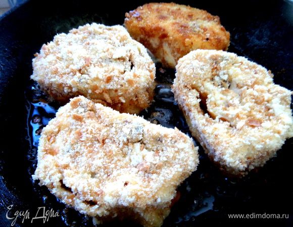 Обжариваем с двух сторон в масле (любом).