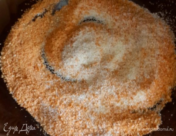 Добавить сухари. У меня сухари перченые для панировки.