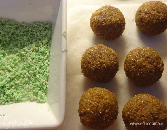 Скатать конфетки желаемого диаметра. 

