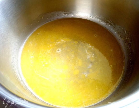 Дождаться, пока масло полностью не растопится.