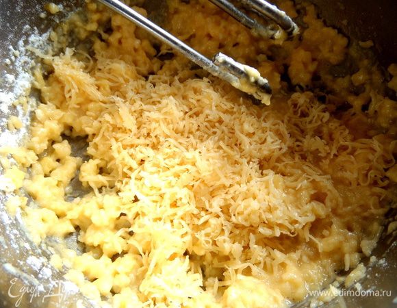 Высыпать сыр, взбить...