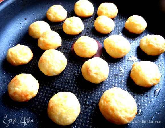 Духовка была не сильно прогрета,поэтому первая партия пеклась 15 минут при 180*,а вторая уже при 200* 10 минут пеклась. Время относительное,у всех духовки разные!