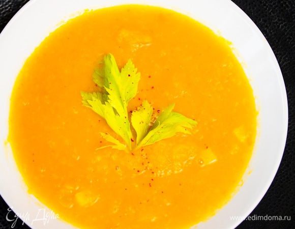 Подавать, украсив листочками сельдерея.