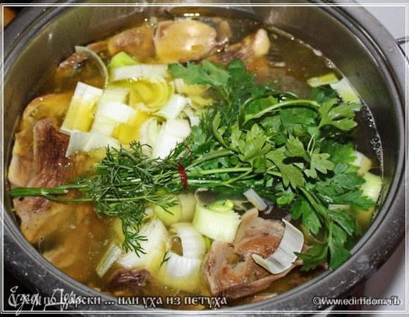 И вторую часть корнеовощной смеси. Довести до кипения, усилив огонь, потом снова огонь убавить, накрыть крышкой и оставить томиться еще час полтора…, а лучше два.