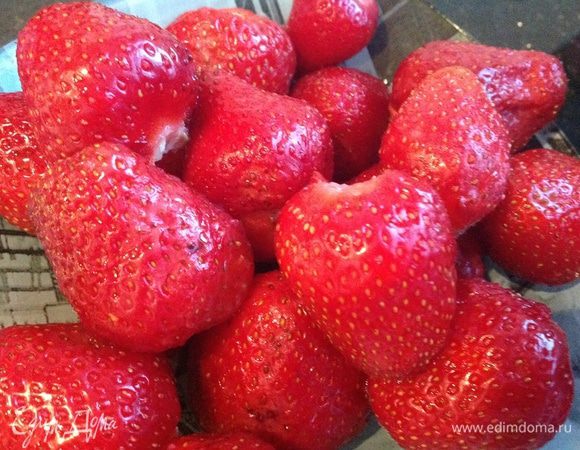 Подготовьте клубнику...