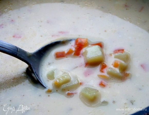 Варить на небольшом огне до готовности овощей.