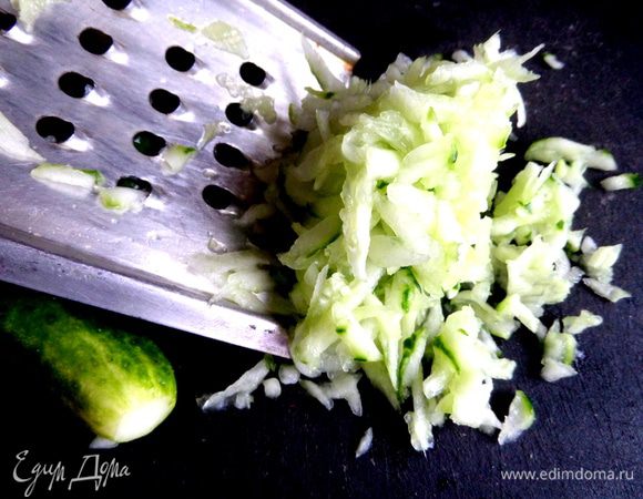 Крупно натереть.