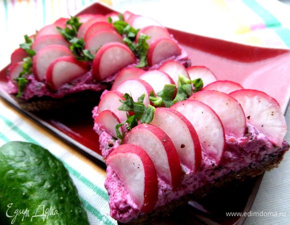 Рецепт можно посмотреть здесь:  http://www.edimdoma.ru/retsepty/66828-zakuska-rediska-na-tvorozhke