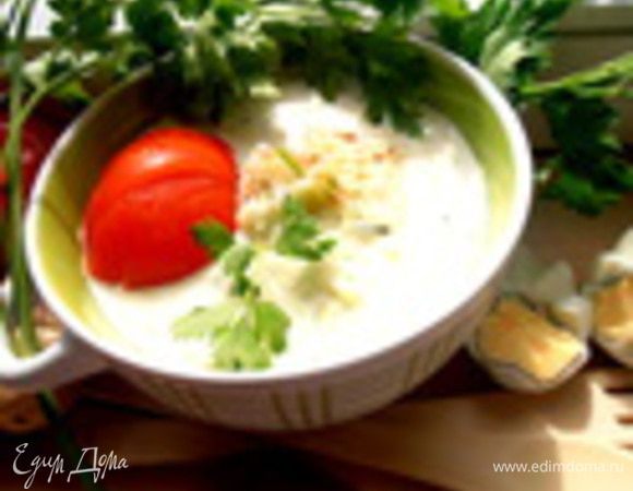А здесь огуречный прохладный суп на кефире:  http://www.edimdoma.ru/retsepty/55155-oblegchennyy-ogurechnyy-supchik-holodnye-supy
