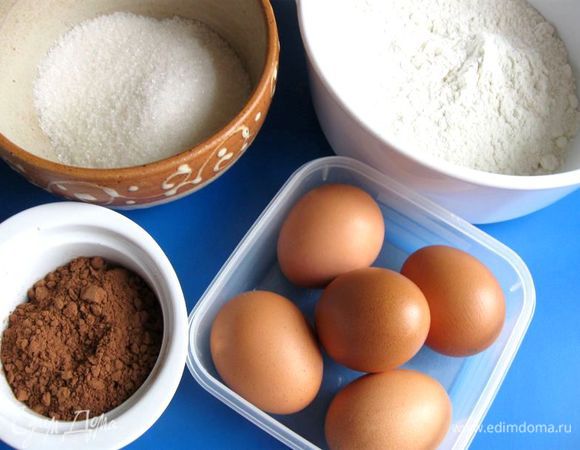 Приготовить все необходимое. Муку просеять.
