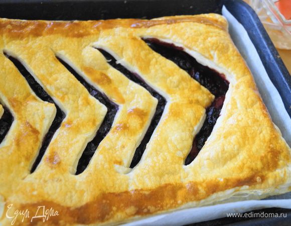 Выпекать в разогретой до 180 градусов духовке, до золотистой корочки.