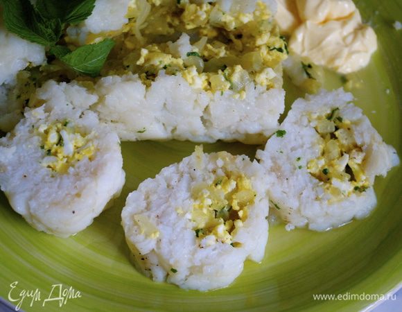 А еще хочу вам порекомендовать два ОЧЕНЬ вкусных рыбных блюда, которые (при всей нашей любви к рыбе...) основательно прижились у нас дома! Во-первых, это Тяпаное тельное с яйцом под соусом бешамель http://www.edimdoma.ru/retsepty/61868-tyapanoe-telnoe-s-yaytsom-i-lukom-pod-sousom-beshamel от Маши LapSha (Мария) Необыкновенное и вместе с тем простое блюдо! Вкусное-превкусное! )))) Очень нравится деткам! Попробуйте и вы!