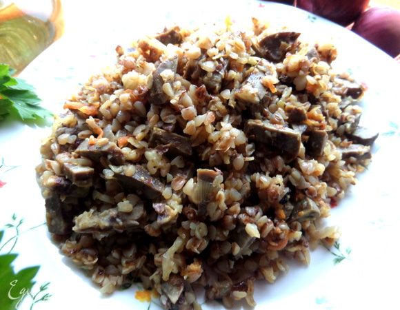 Выложить порцию на тарелку.