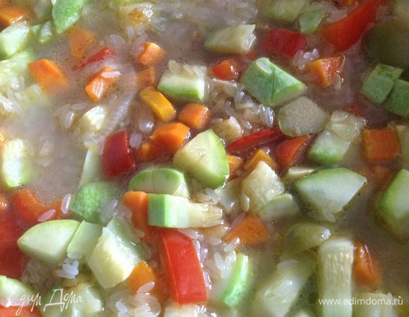 Влить соевый соус.