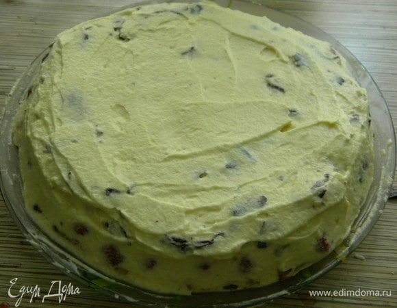 После зефира крем, хорошо промазываем.