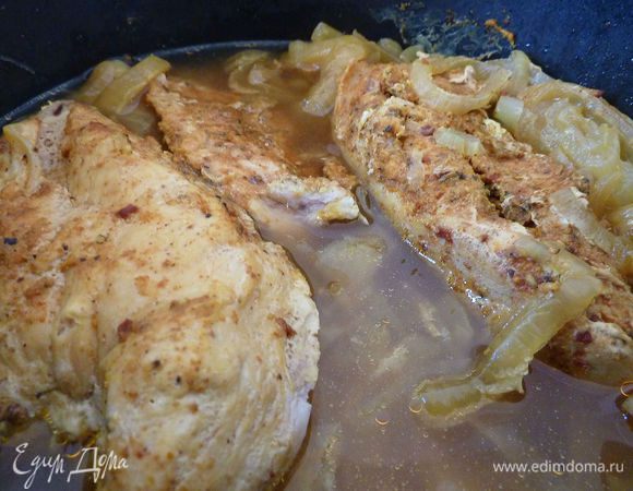 Очень рекомендую рецепт от Леночки - не диетичная  

Экспресс-курица с соусом из лука - http://www.edimdoma.ru/retsepty/64820-ekspress-kuritsa-s-sousom-iz-luka

Очень вкусно и просто !!! Сочная курочка с потрясающим луком . 