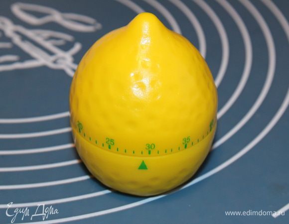 Ставим таймер на 30 минут и занимаемся приготовлением "крема".