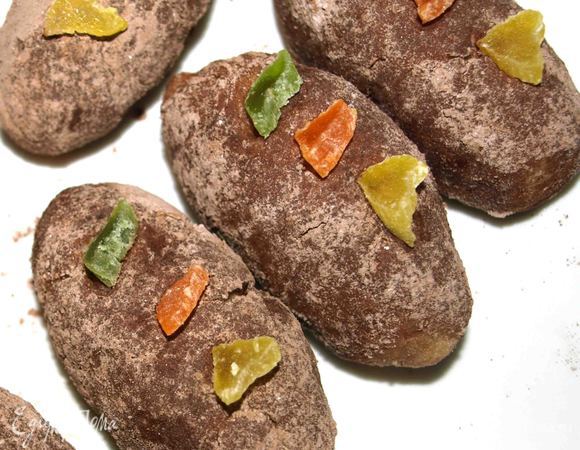 Можно сделать просто давно известное  пирожное картошка, обвалять в смеси какао и сахарной пудры, украсить и отправить в холодильник. 