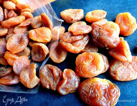 Курагу промыть,перебрать.