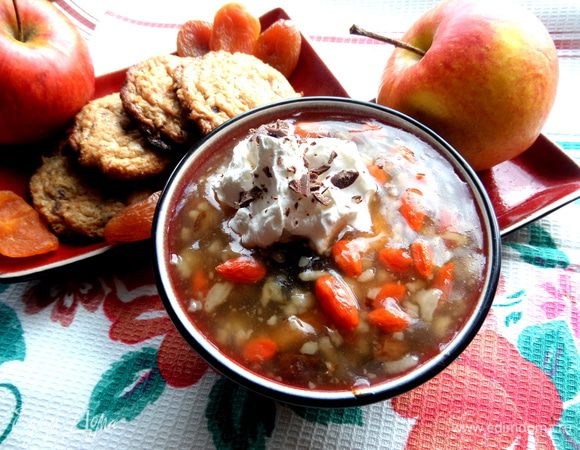 Подаём полезный супчик с домашним печеньем)))