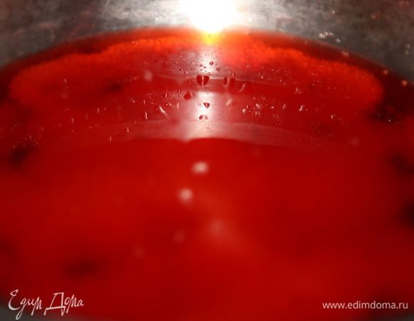 Остался клубничный сок с сахаром.