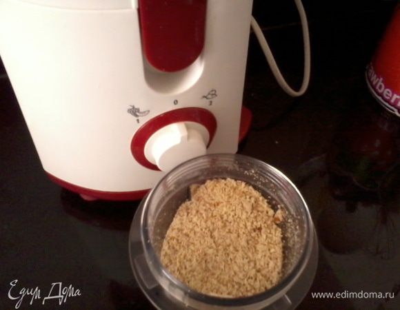 Миндаль измельчить. В следующий раз, порублю миндаль, думаю будет намного интереснее.