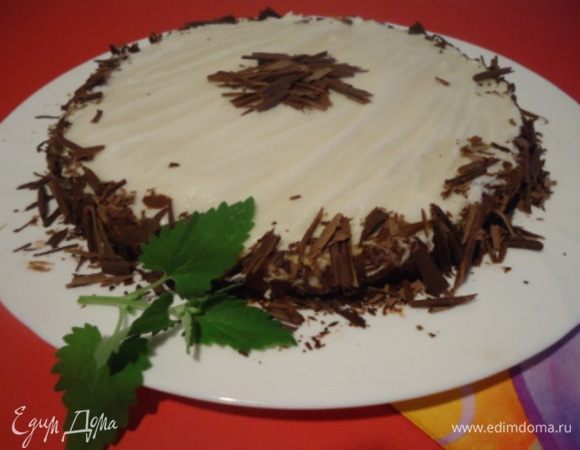 Готовый торт остудить и вынуть из формы.  Украсить по вашему вкусу. Я покрыла помадкой из сахарной пудры. 