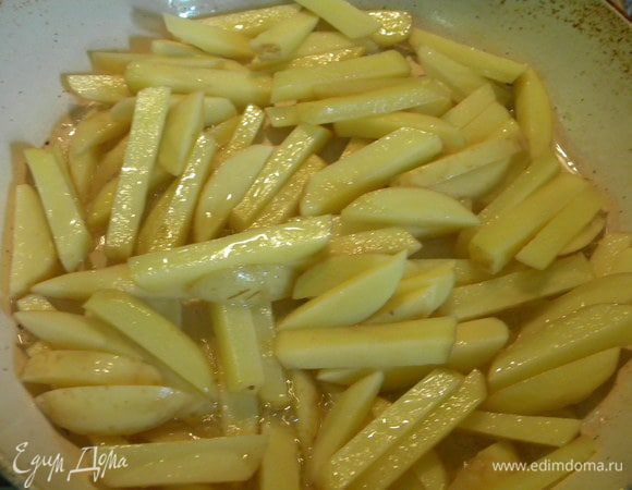 Поджариваем картошку.