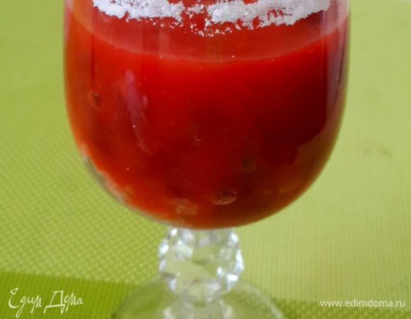 Влить сок томатный или же взять смешать в блендере томаты в собственном соку до состояния жидкого пюре.