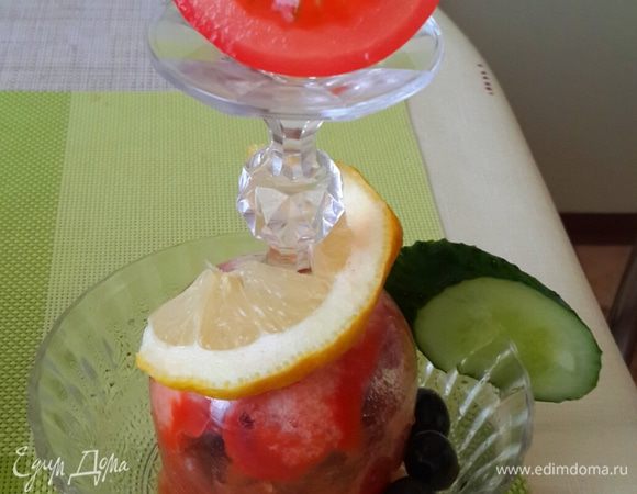 Или же подать в таком виде. Все смешать в бокале и накрыть пиалкой и перевернуть. Суп не выльется если дно пиалы плоское.