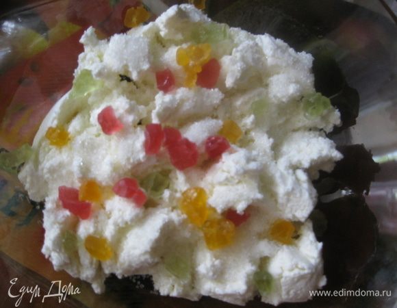 Мармелад и творог хорошо перемешиваем.