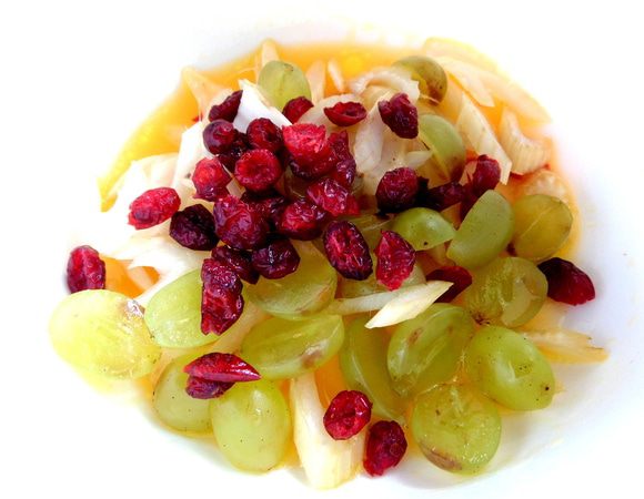 Горсть клюквы туда же.