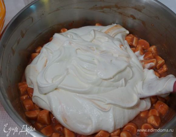 Соединить с остальной начинкой.