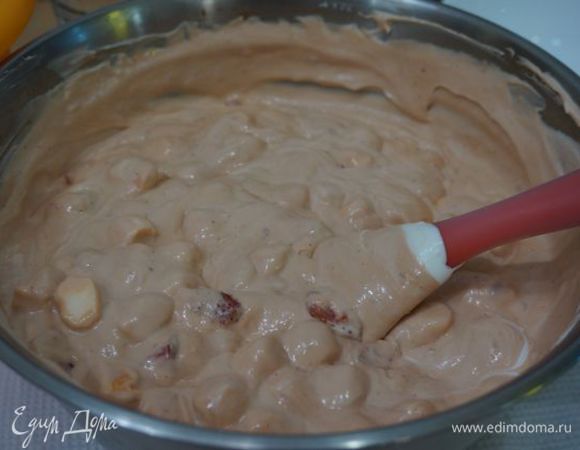 Сверху выливаем шифоновый мусс, ставим в холодильник на ночь.