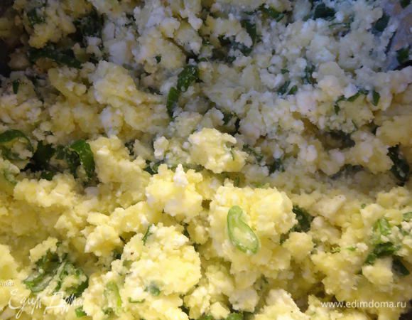 Все перемешать, добавить смесь перцев. Вторая начинка готова.