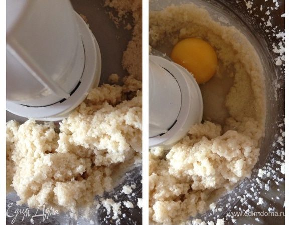 Взобьем размягченное масло с сахаром, добавим растительное масло и яйцо. Еще раз тщательно все взобьем.