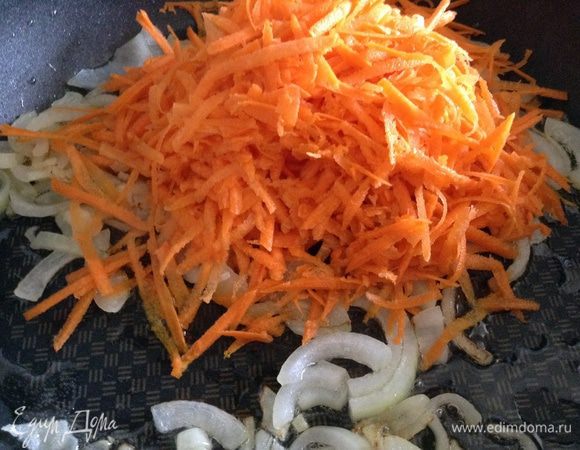 Добавить морковь,