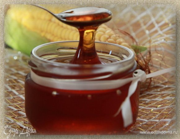 Утром остывший сироп разливаем по баночкам, закручиваем крышечками и отправляем в холодильник. Так рекомендует хранить автор. Но я проверила временем и могу сказать, что прекрасно он хранится и без холодильника: я его очень хорошо уварила, это видно на фото. Результатом я очень довольна и уже использовала в пряники, печенья, кремы, глазурь... Спасибо Дане Русудан за ее доброту и рецепт. 