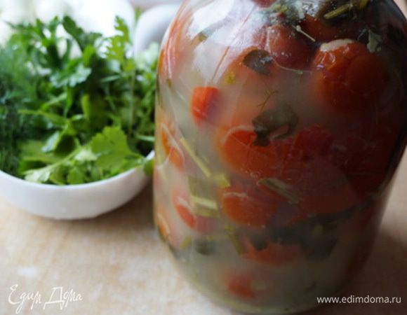 Теперь готовим рассол на 10 литров холодной сырой воды. 3 стакана сухой  хорошей горчицы, 2 стакана сахара, 1.5 (!.4) стакана соли. Растворить все в небольшом количестве воды, затем долить до 10 литров жидкость. Залить этим рассолом помидоры, закрыть банку капроновой крышкой и поставить банку в подвал. Вот и готовы помидоры на всю зиму. А первые помидорчики,  пикантно подбродившие, можно отведать уже через 40 дней после закладки. 
Этим же способом можно солить помидоры в любой посуде (бак, кастрюля и т.д.)