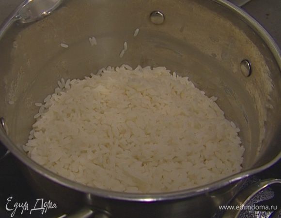 Рис отварить согласно инструкции на упаковке.