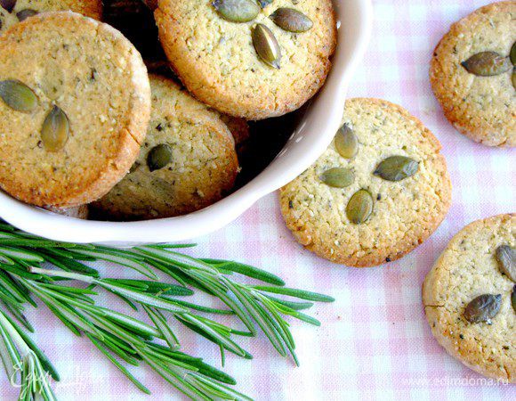 Готовое печенье остудить на противне, переложить в вазочку. Наливать чай и наслаждаться.))) Приятного аппетита!